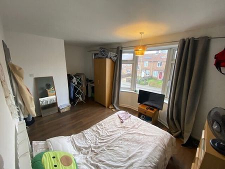 Earlham Grove, Norwich - Photo 2