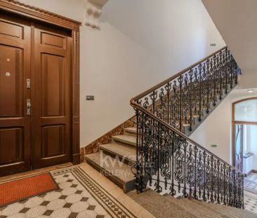 Pronájem elegantního bytu 2+kk s balkonem a krásným výhledem ve Vrš... - Photo 4