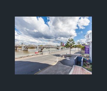 BRISBANE RIVER VIEWS IN CBD LOCATION - Photo 3