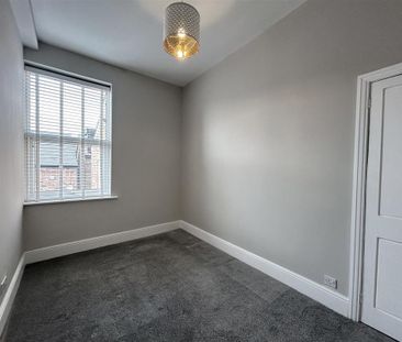 3 bedroom end of terrace house to rent - Photo 4