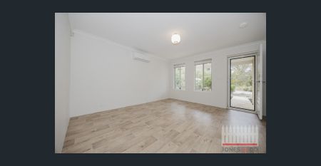 Coastal Convenience - Photo 3