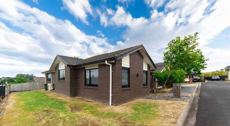 Modern comfort, family space, and unbeatable convenience - Photo 2