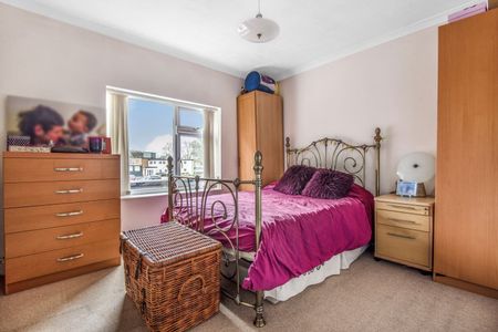 Detached House to rent - Kidbrooke Lane, London, SE9 - Photo 5