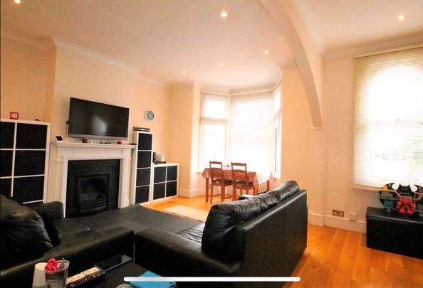 2 Bed Flat, St Saviours Road, CR0 - Photo 1