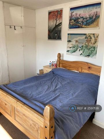 5 bedroom semi-detached house to rent - Photo 2