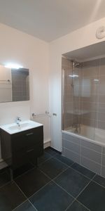 Location Appartement 3 pièces 63m² LILLE 59000 - Photo 3