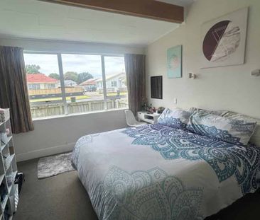 WAITARA - THREE BEDROOMS - Photo 2