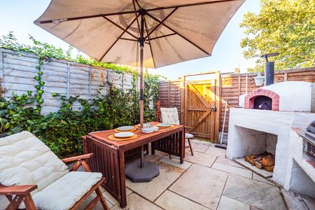 Rosebery Avenue, London - Photo 3