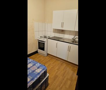 Studio Flat, Barking Road, E13 - Photo 3