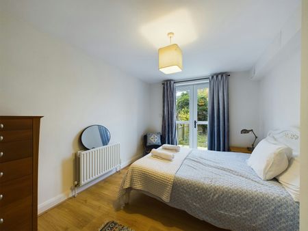Flat to rent on - Photo 3