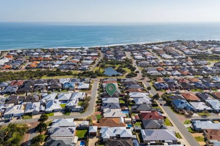 FOR RENT: Stylish Coastal Family Home with Room to Move - 13 Carissa Turn, Halls Head - Photo 2