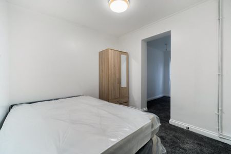 5 bedroom terraced house to rent - Photo 3