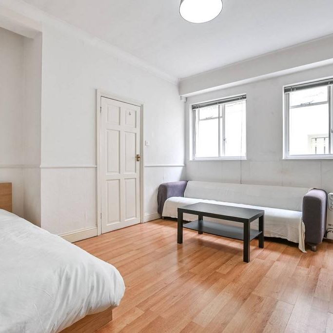 Studio to rent - Photo 1