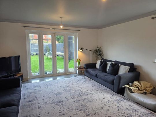 5 bedroom detached house to rent - Photo 1