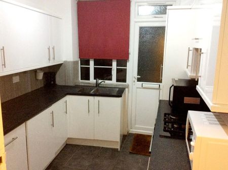 2 bedroom flat to rent - Photo 5