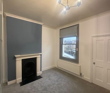 2 Bed End Terrace, Alexandra Road, CR0 - Photo 1