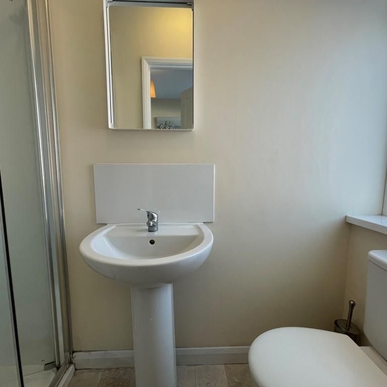 1 bedroom in a house share to rent - Photo 1