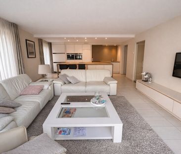 Bemeubeld hoekappartement met 2 slaapkamers - Photo 1