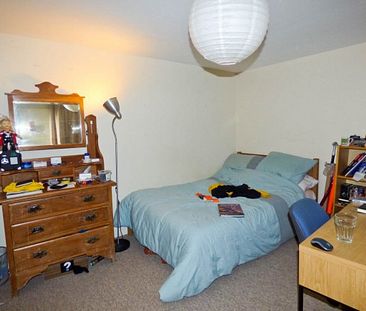 1 Bed - Sea View Place, Aberystwyth, Ceredigion - Photo 3