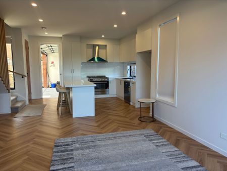 Charming 3-Bed Unit in Craigieburn - Photo 2