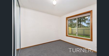 Lovely home in a great location - set back off main road behind electric gates - Photo 3