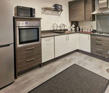 2 bedroom Flat To Let - Photo 1