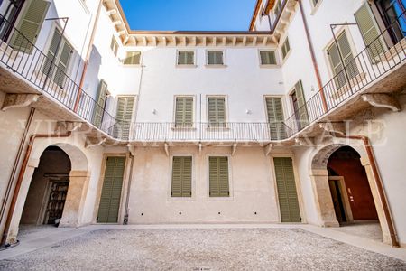 Bilocale completamente Ristrutturato in Palazzo Ravignani Benini- Veronetta - Photo 5