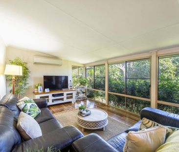 DUAL LIVING - 4 BEDROOM HOME PLUS GRANNY FLAT - Photo 1