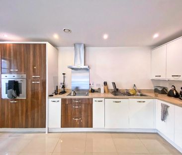 Lincoln Court, Wallis Square, GU14 - Photo 6