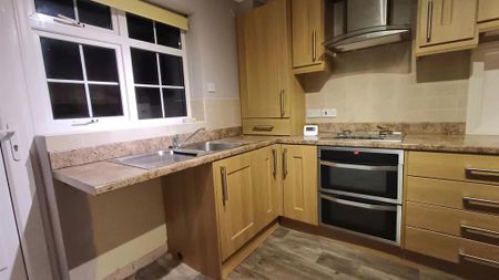 3 bedroom detached bungalow to rent - Photo 5