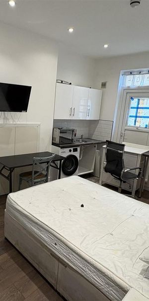 Studio to rent - Photo 1