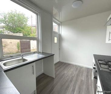 2 bedroom property to rent in Oldham - Photo 2