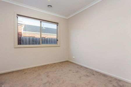 39 Windrest Way, Point Cook VIC, Belconnen - Photo 2