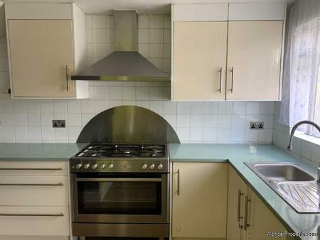 3 bedroom property to rent in Upminster - Photo 3