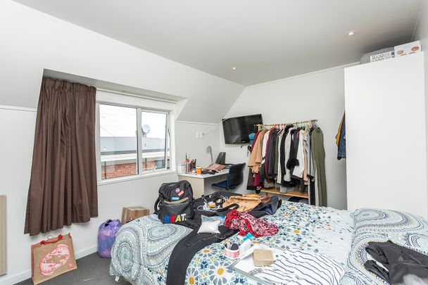 Studio Room Available Now till 31st December 2025 - Photo 1