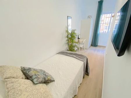 Avenida de Ramón y Cajal, Sevilla, Andalusia 41005 - Photo 5