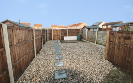 A 1 bedroom mid-terrace house, ideally suited for a single or couple. Available on an unfurnished basis in October. - Photo 5