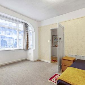 3 bedroom flat to rent - Photo 2