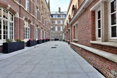 Prachtige assisentiewoning in het beschermd monument genaamd "Zwartzusterklooster" gelegen in het hartje van Dendermonde. - Photo 2