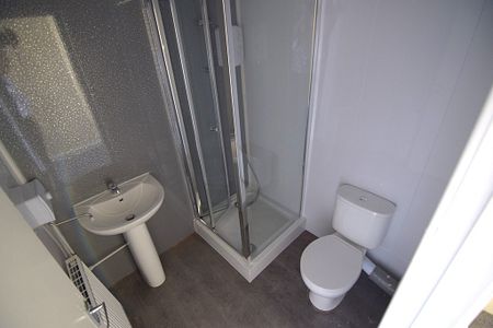 To Let 1 Bed Ground Floor Flat - Photo 3