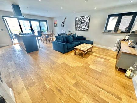 3 bedroom detached bungalow to rent - Photo 2