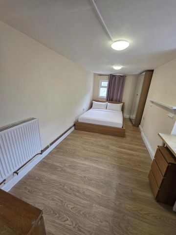 5 bedroom property to rent - Photo 3