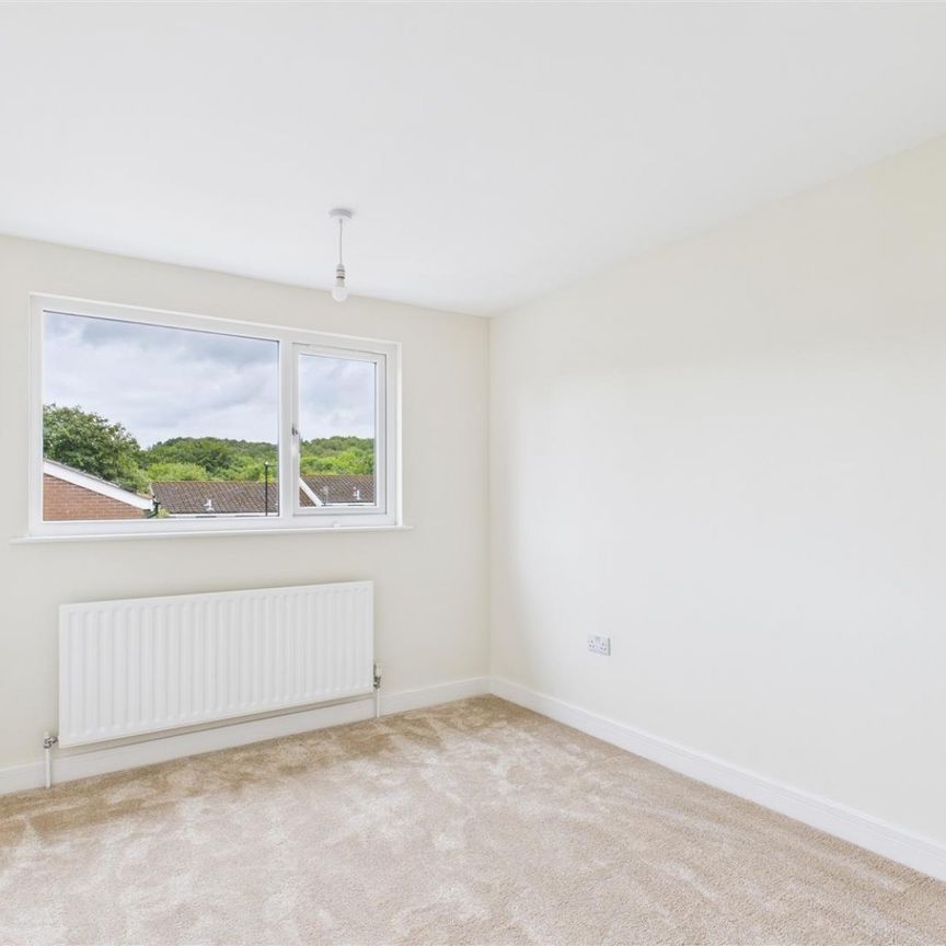 3 bedroom House To Let Total Size: 1206 SQ FT - Photo 1