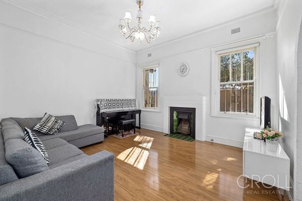 Charming Single Level Two Bedroom Garden Apartment - Photo 1