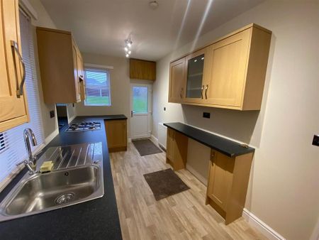 3 bedroom semi-detached house to rent - Photo 2