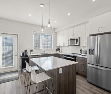 Modern 3-Bed, 3.5-Bath Townhome | Housecleaning Included — 3 Bedroo... - Photo 1