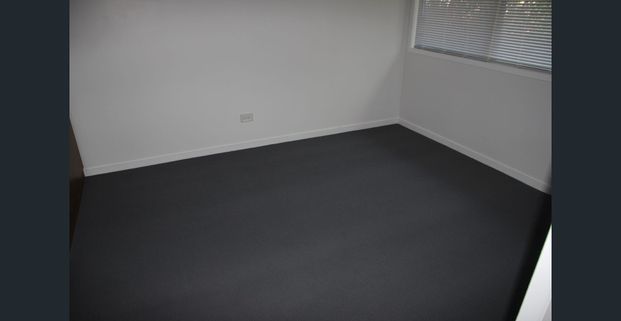 BEACH LIVING AND CLOSE TO ALL SHOPS! - Photo 1