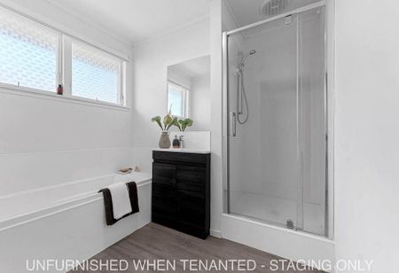 🏡 Recently Renovated 3BR+Garage Pakuranga 🌿 - Photo 3