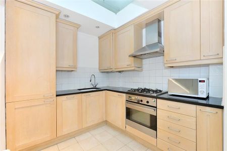 2 bedroom mews to rent - Photo 5