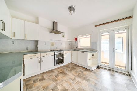 East Street, Crediton, Devon, EX17 - Photo 2